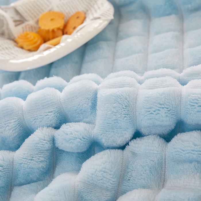 91家纺网 家纺一手货源 找家纺 楼兰公主 2025新款云感梦境纯色剪花雕花毯 天空蓝