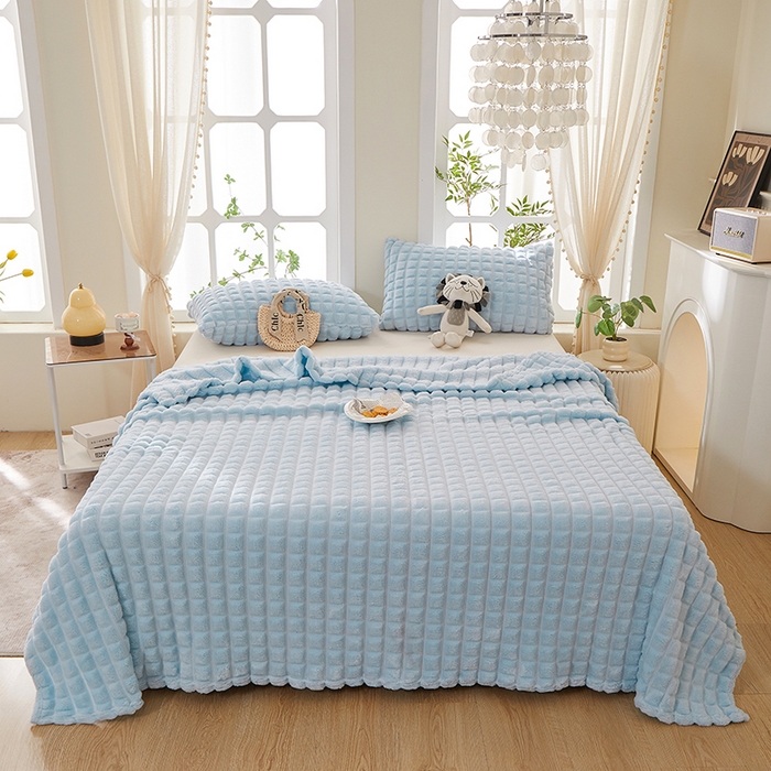 91家纺网 家纺一手货源 找家纺 楼兰公主 2025新款云感梦境纯色剪花雕花毯 天空蓝