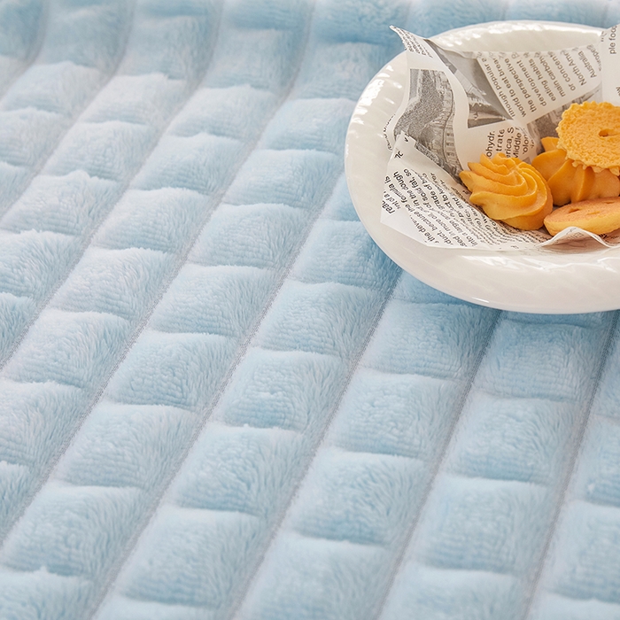 91家纺网 家纺一手货源 找家纺 楼兰公主 2025新款云感梦境纯色剪花雕花毯 天空蓝