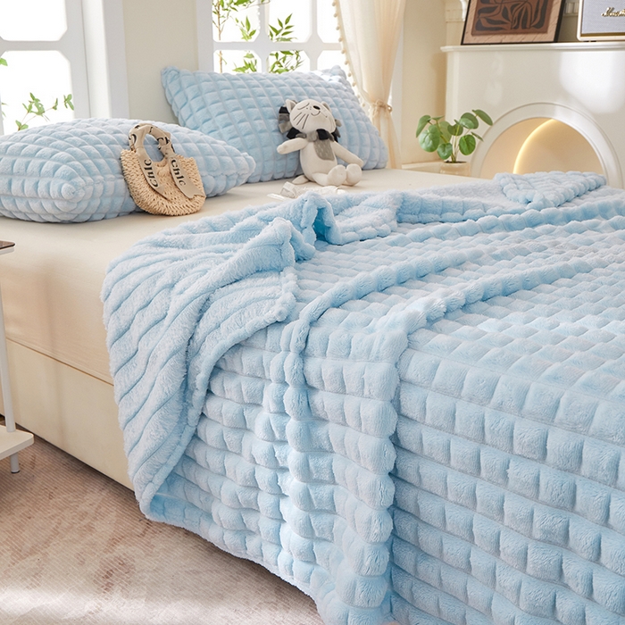 91家纺网 家纺一手货源 找家纺 楼兰公主 2025新款云感梦境纯色剪花雕花毯 天空蓝