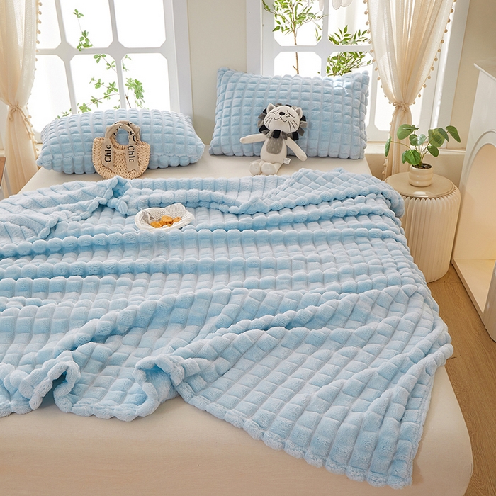 91家纺网 家纺一手货源 找家纺 楼兰公主 2025新款云感梦境纯色剪花雕花毯 天空蓝