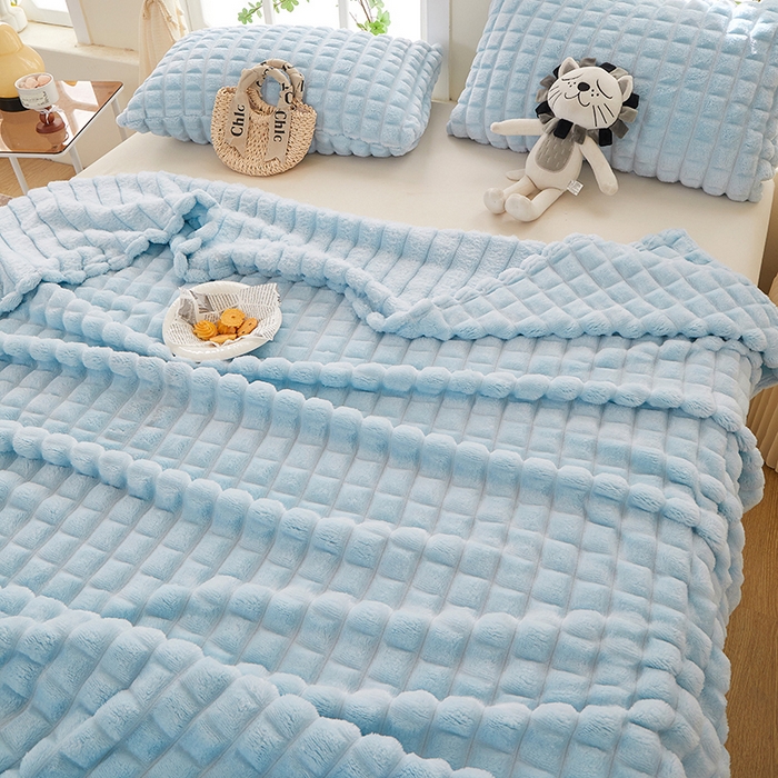 91家纺网 家纺一手货源 找家纺 楼兰公主 2025新款云感梦境纯色剪花雕花毯 天空蓝