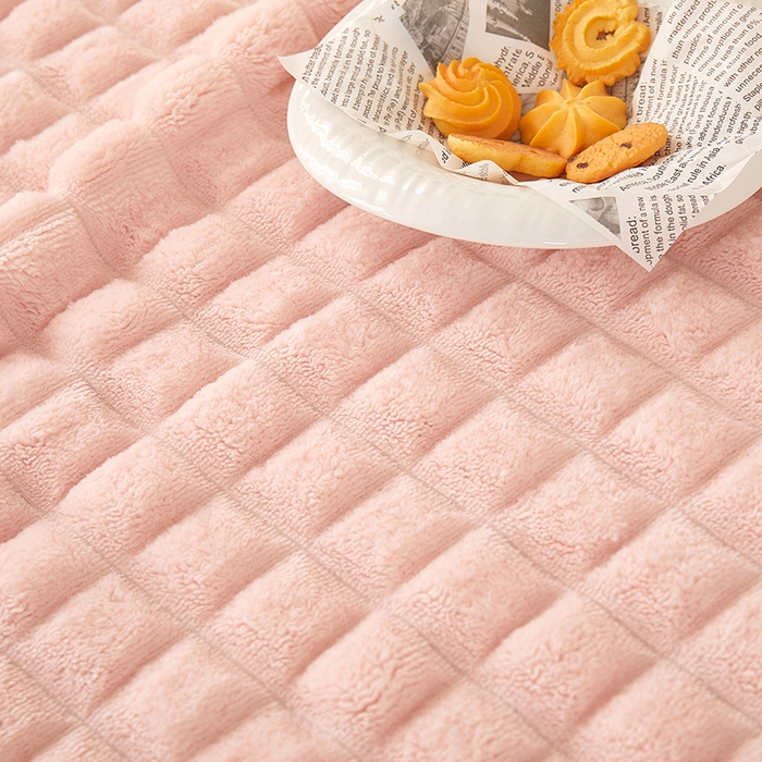 91家纺网 家纺一手货源 找家纺 楼兰公主 2025新款云感梦境纯色剪花雕花毯 胭脂粉