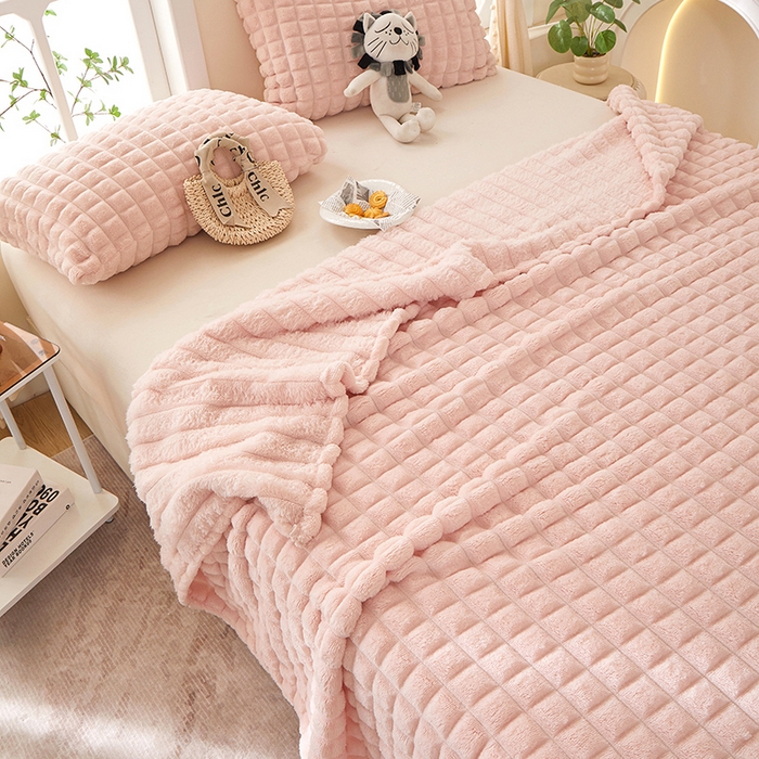 91家纺网 家纺一手货源 找家纺 楼兰公主 2025新款云感梦境纯色剪花雕花毯 胭脂粉