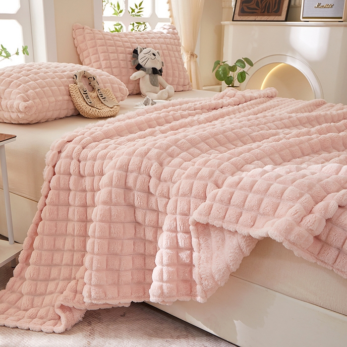 91家纺网 家纺一手货源 找家纺 楼兰公主 2025新款云感梦境纯色剪花雕花毯 胭脂粉