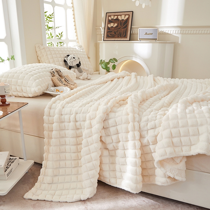 楼兰公主 2025新款云感梦境纯色剪花雕花毯 云朵白