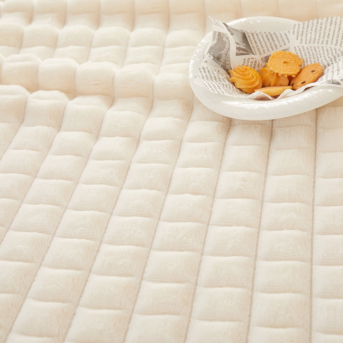 91家纺网 家纺一手货源 找家纺 楼兰公主 2025新款云感梦境纯色剪花雕花毯 云朵白