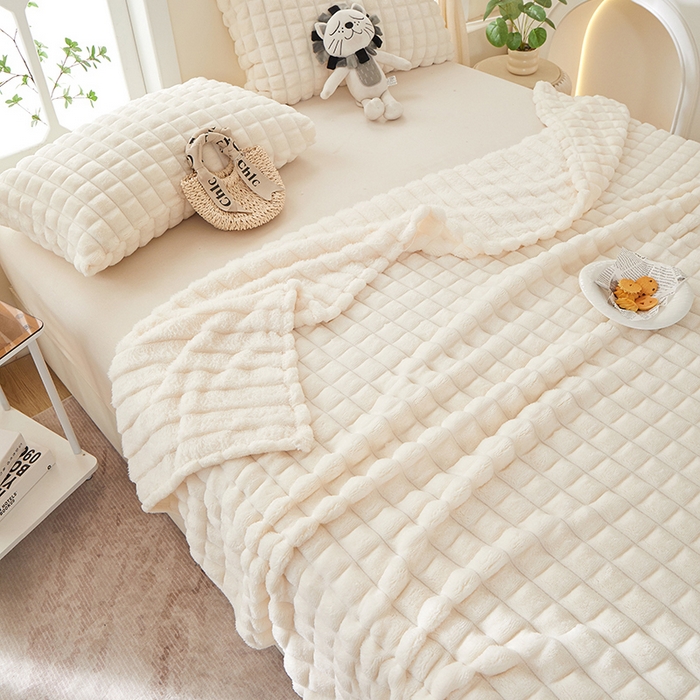 91家纺网 家纺一手货源 找家纺 楼兰公主 2025新款云感梦境纯色剪花雕花毯 云朵白