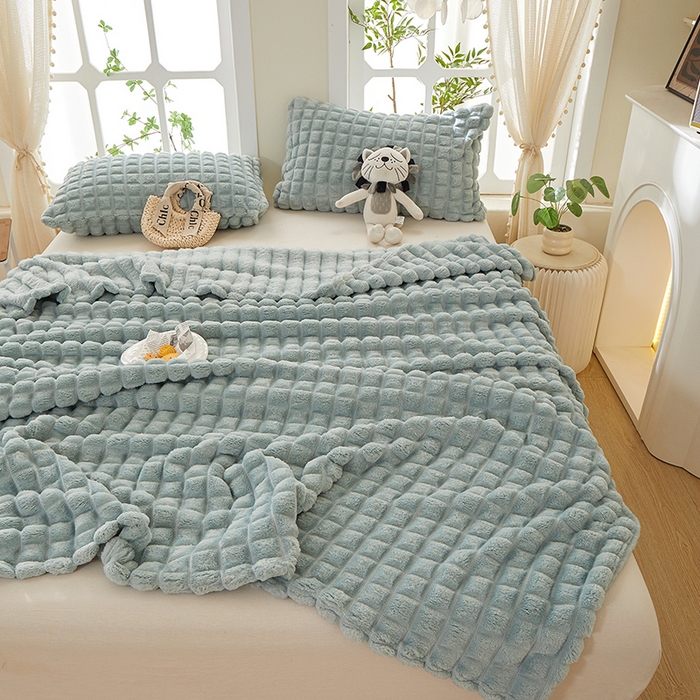 91家纺网 家纺一手货源 找家纺 楼兰公主 2025新款云感梦境纯色剪花雕花毯 云雾兰