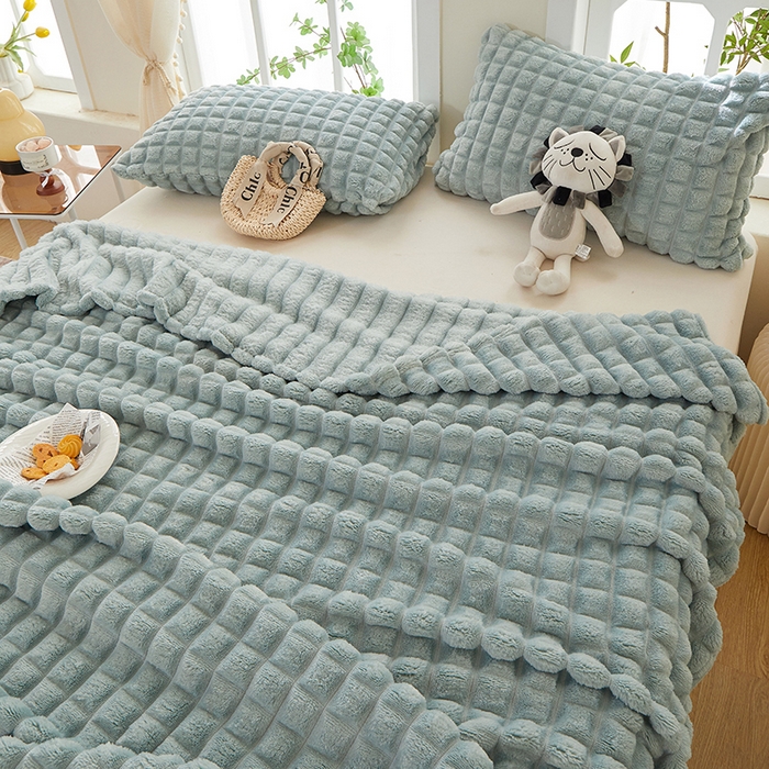 91家纺网 家纺一手货源 找家纺 楼兰公主 2025新款云感梦境纯色剪花雕花毯 云雾兰