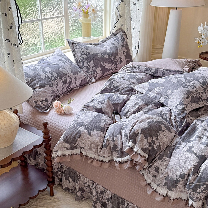 91家纺网 家纺一手货源 找家纺 韩约家纺 2025新款1双层刺绣花边法式床盖款棉麻四件套（全网控价：不低于1.5m139，1.8m144，2.0m149，2.0加大154） 玉环