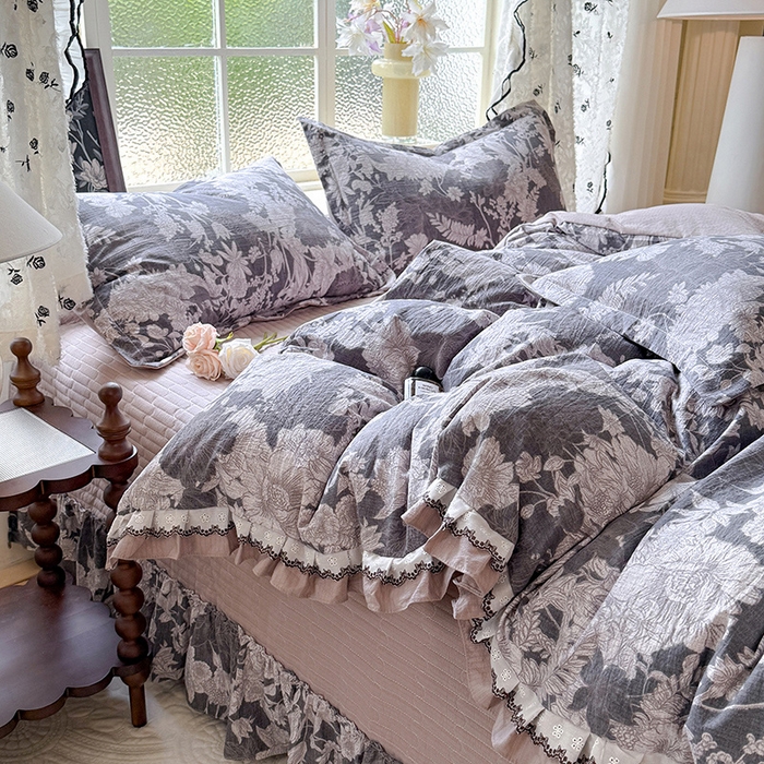 91家纺网 家纺一手货源 找家纺 韩约家纺 2025新款1双层刺绣花边法式床盖款棉麻四件套（全网控价：不低于1.5m139，1.8m144，2.0m149，2.0加大154） 玉环