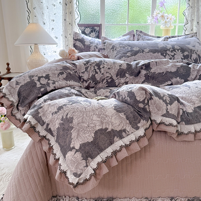 91家纺网 家纺一手货源 找家纺 韩约家纺 2025新款1双层刺绣花边法式床盖款棉麻四件套（全网控价：不低于1.5m139，1.8m144，2.0m149，2.0加大154） 玉环