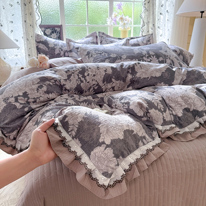 91家纺网 家纺一手货源 找家纺 韩约家纺 2025新款1双层刺绣花边法式床盖款棉麻四件套（全网控价：不低于1.5m139，1.8m144，2.0m149，2.0加大154） 玉环