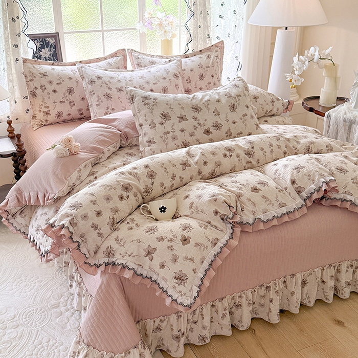 91家纺网 家纺一手货源 找家纺 韩约家纺 2025新款1双层刺绣花边法式床盖款棉麻四件套（全网控价：不低于1.5m139，1.8m144，2.0m149，2.0加大154） 云絮