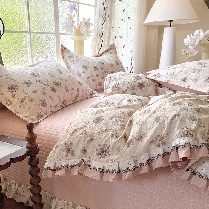 91家纺网 家纺一手货源 找家纺 韩约家纺 2025新款1双层刺绣花边法式床盖款棉麻四件套（全网控价：不低于1.5m139，1.8m144，2.0m149，2.0加大154） 云絮