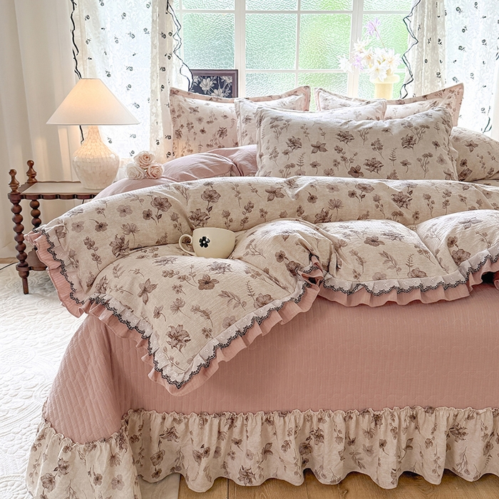 91家纺网 家纺一手货源 找家纺 韩约家纺 2025新款1双层刺绣花边法式床盖款棉麻四件套（全网控价：不低于1.5m139，1.8m144，2.0m149，2.0加大154） 云絮