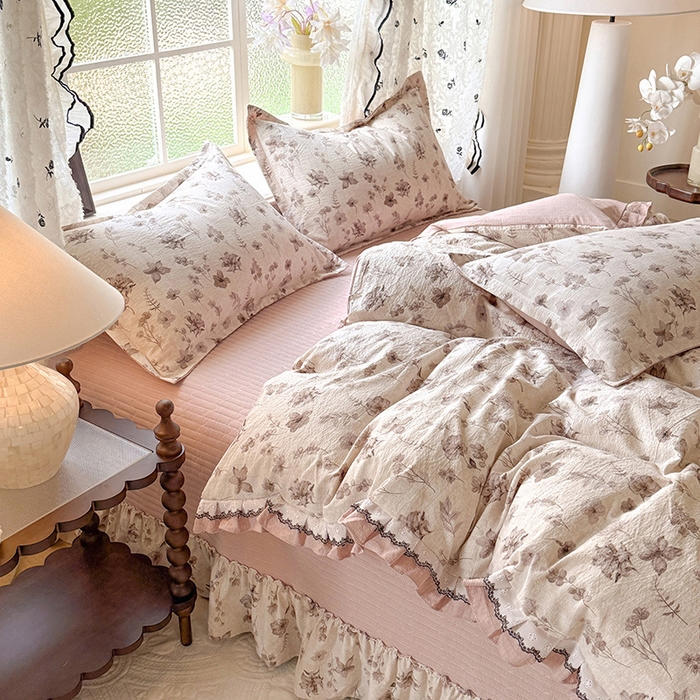 91家纺网 家纺一手货源 找家纺 韩约家纺 2025新款1双层刺绣花边法式床盖款棉麻四件套（全网控价：不低于1.5m139，1.8m144，2.0m149，2.0加大154） 云絮