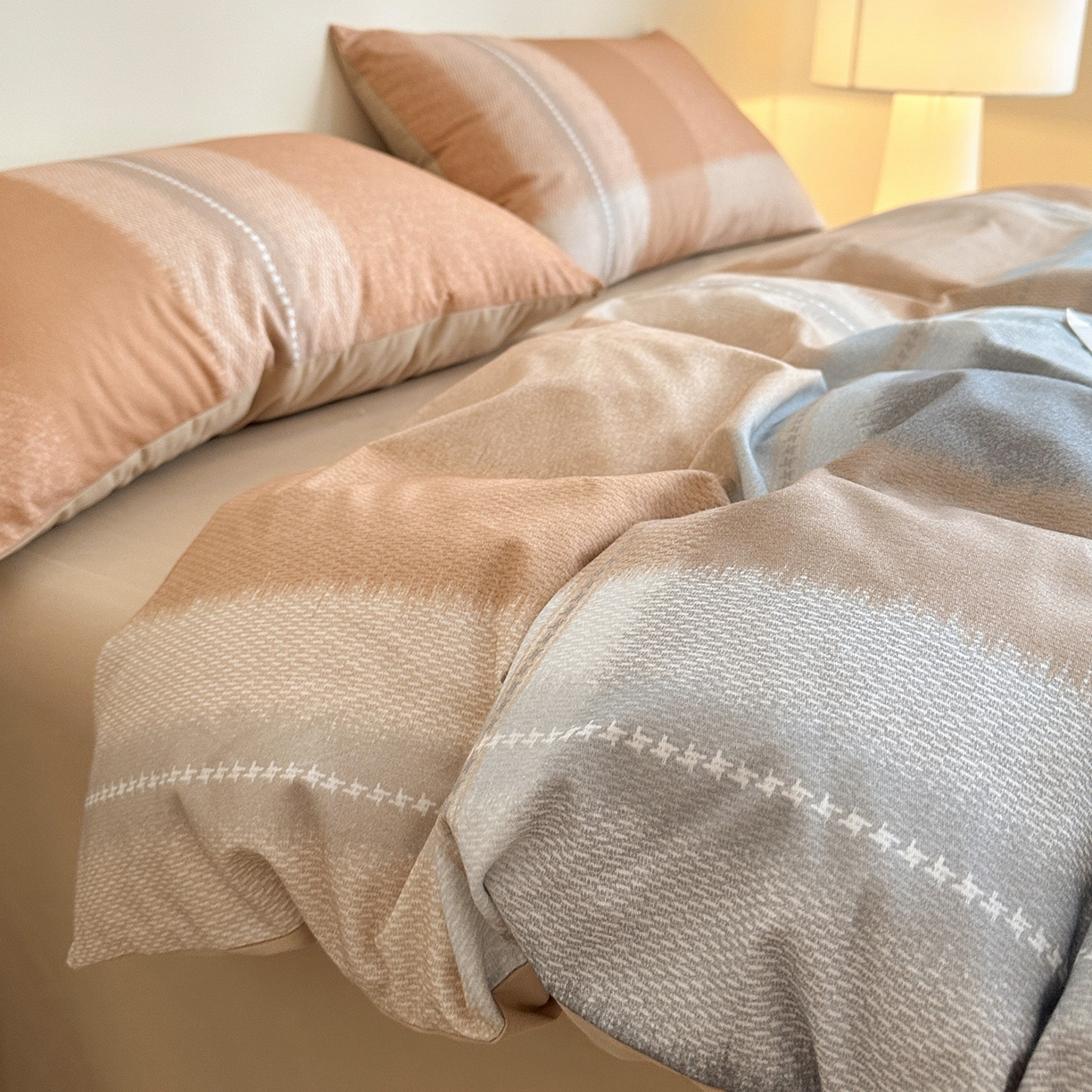 91家纺网 家纺一手货源 找家纺 捌月 2025新款A类数码印花北欧风全棉加厚磨毛四件套直播新品 布鲁尼