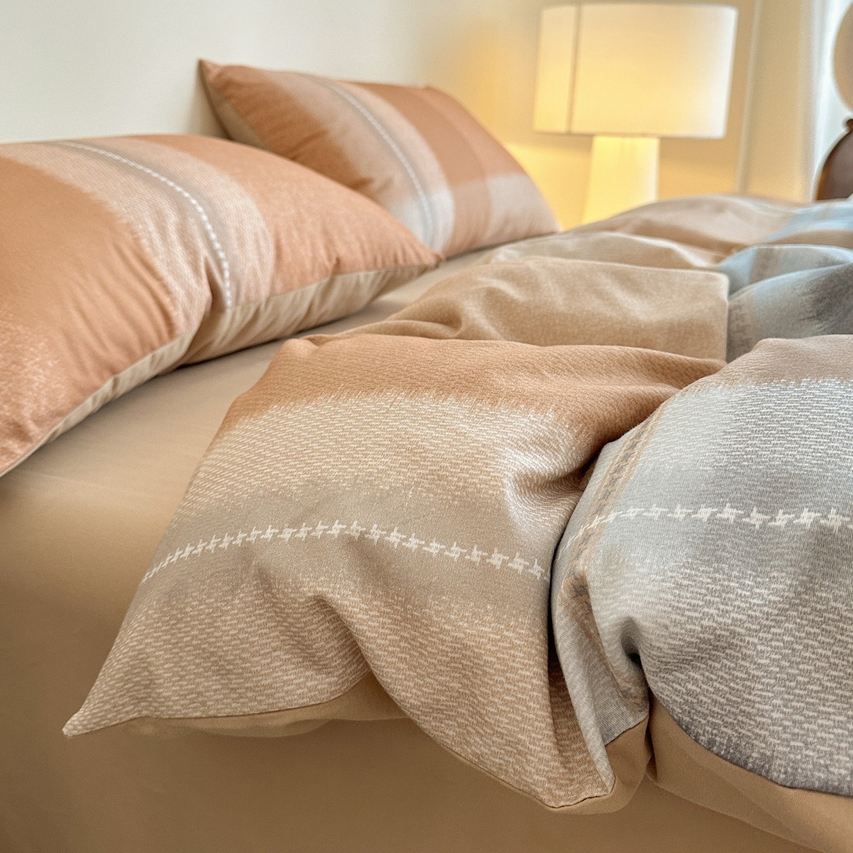 91家纺网 家纺一手货源 找家纺 捌月 2025新款A类数码印花北欧风全棉加厚磨毛四件套直播新品 布鲁尼