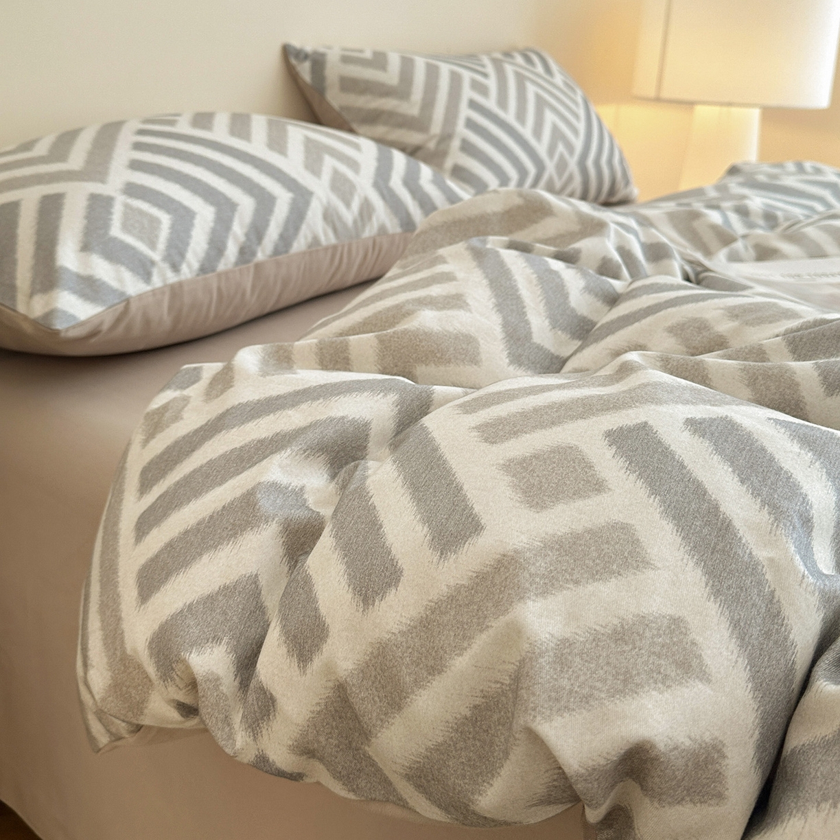 91家纺网 家纺一手货源 找家纺 捌月 2025新款A类数码印花北欧风全棉加厚磨毛四件套直播新品 半舟