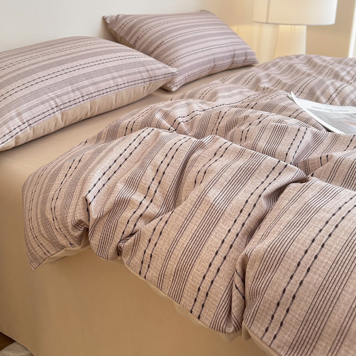 91家纺网 家纺一手货源 找家纺 捌月 2025新款A类数码印花北欧风全棉加厚磨毛四件套直播新品 初暖