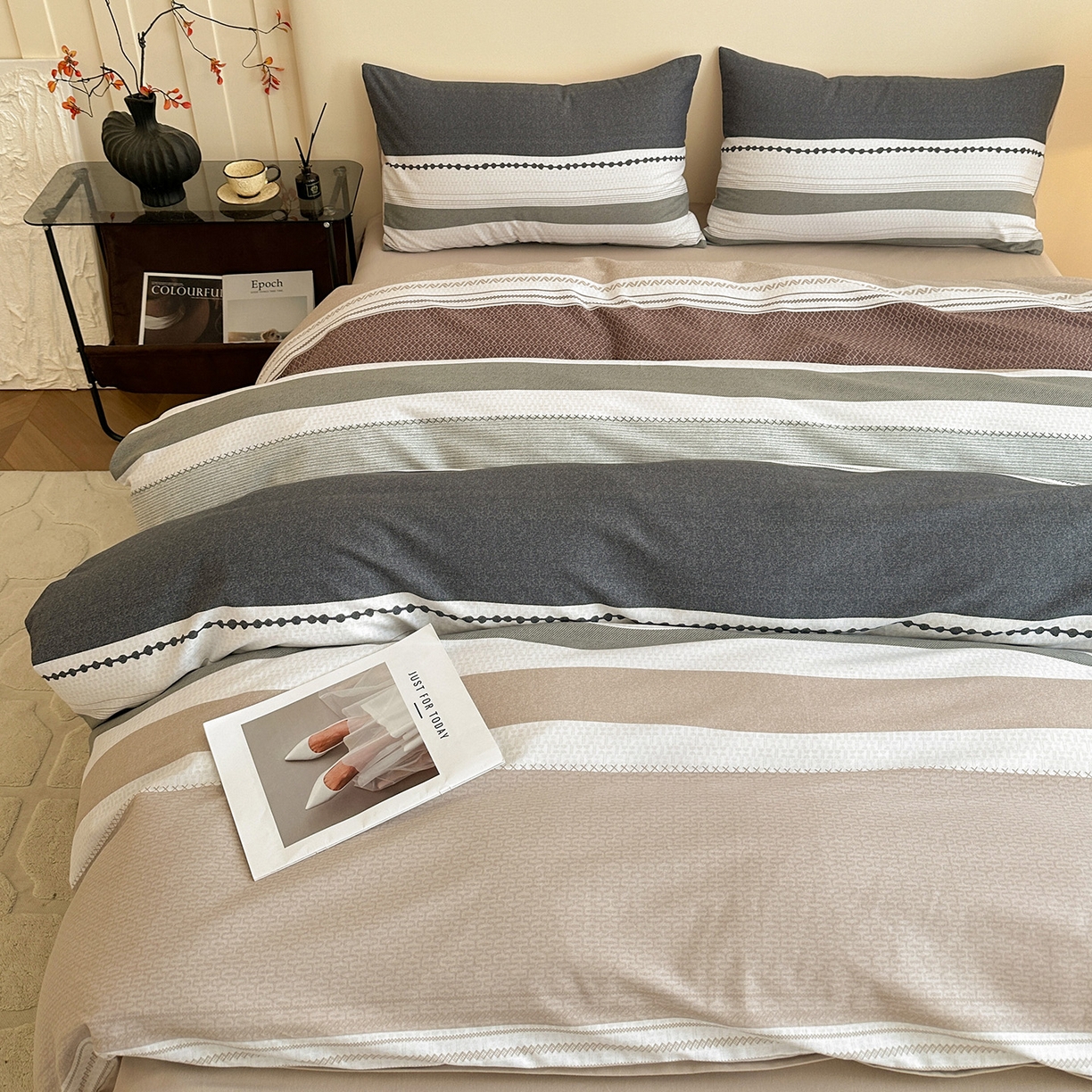 91家纺网 家纺一手货源 找家纺 捌月 2025新款A类数码印花北欧风全棉加厚磨毛四件套直播新品 灰腾