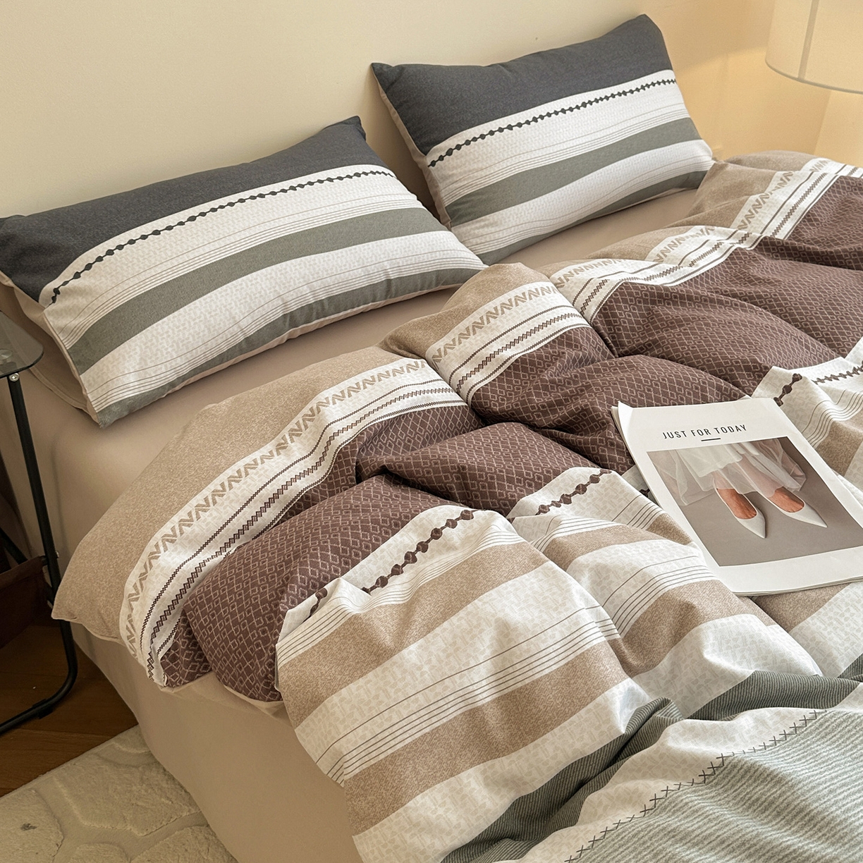 91家纺网 家纺一手货源 找家纺 捌月 2025新款A类数码印花北欧风全棉加厚磨毛四件套直播新品 灰腾