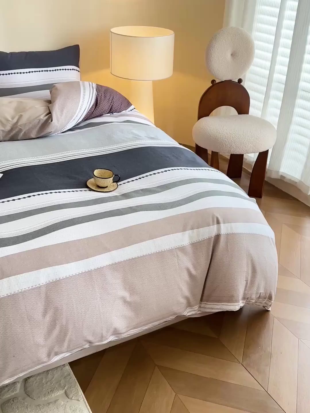 91家纺网 家纺一手货源 找家纺 捌月 2025新款A类数码印花北欧风全棉加厚磨毛四件套直播新品 灰腾