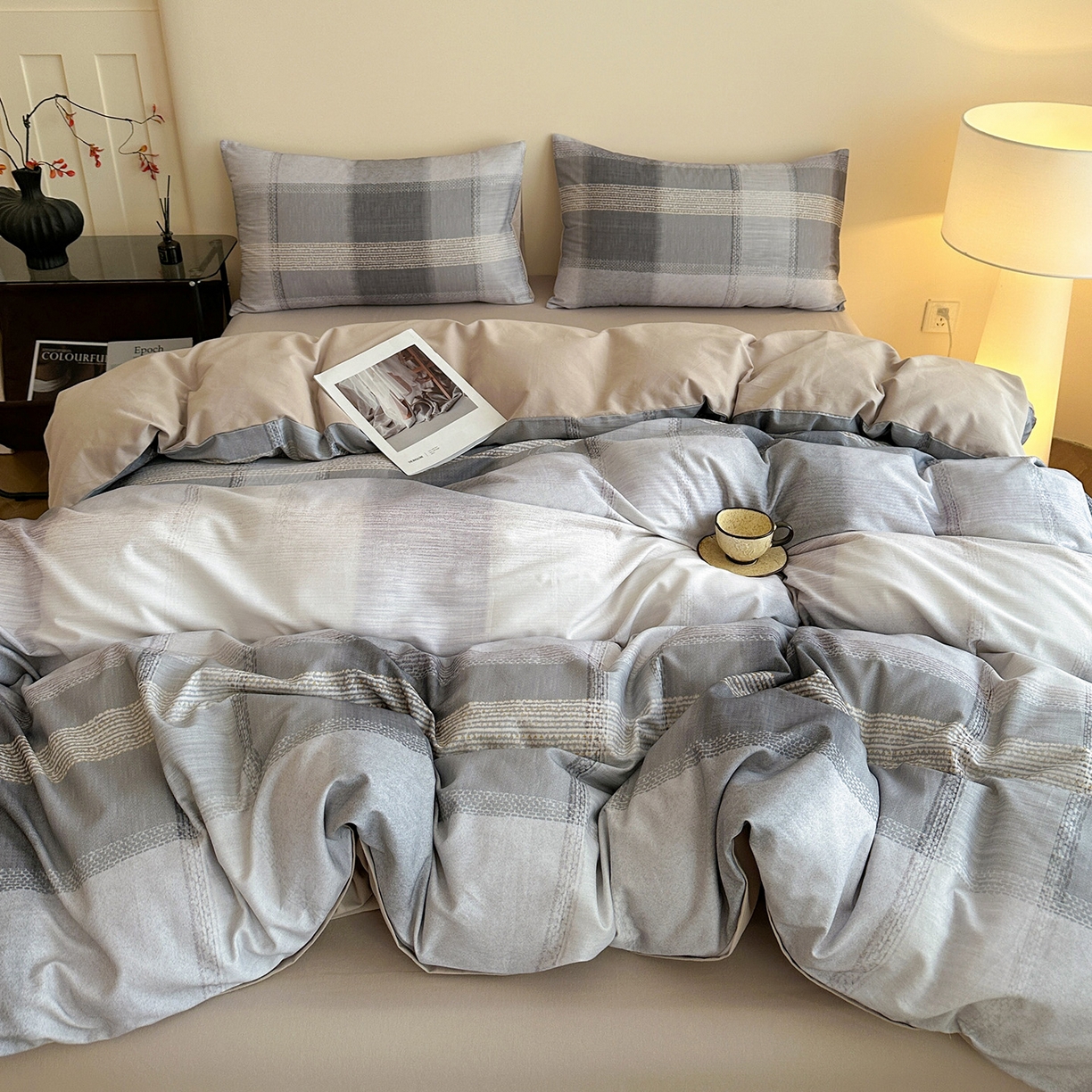 91家纺网 家纺一手货源 找家纺 捌月 2025新款A类数码印花北欧风全棉加厚磨毛四件套直播新品 简格