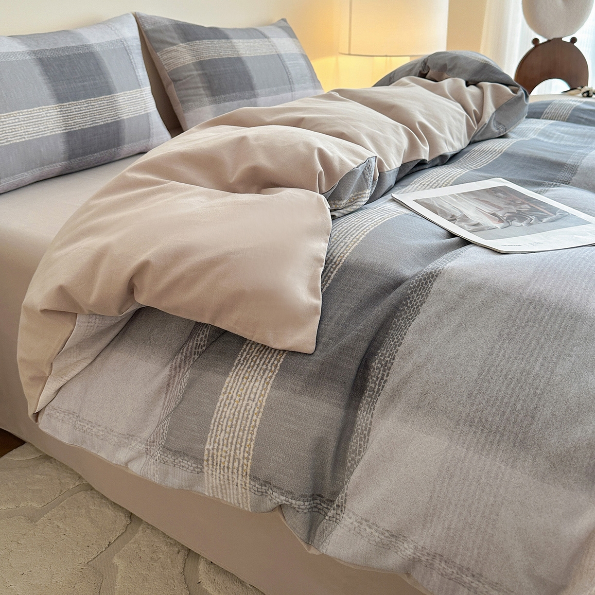 91家纺网 家纺一手货源 找家纺 捌月 2025新款A类数码印花北欧风全棉加厚磨毛四件套直播新品 简格