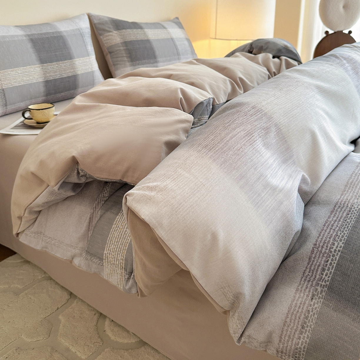 91家纺网 家纺一手货源 找家纺 捌月 2025新款A类数码印花北欧风全棉加厚磨毛四件套直播新品 简格