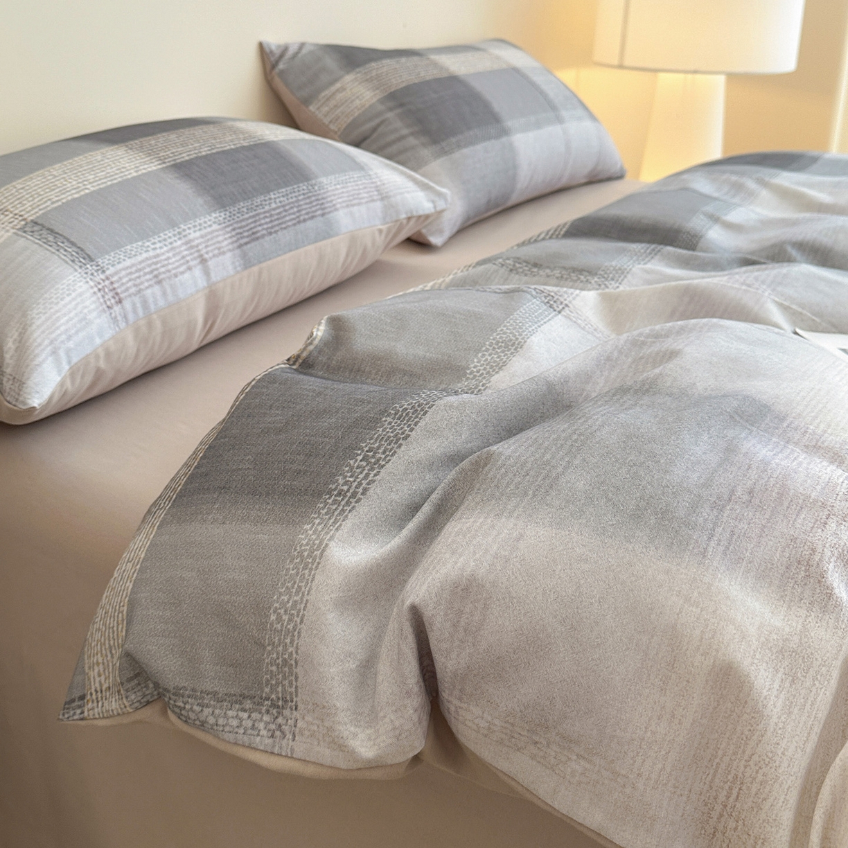 91家纺网 家纺一手货源 找家纺 捌月 2025新款A类数码印花北欧风全棉加厚磨毛四件套直播新品 简格