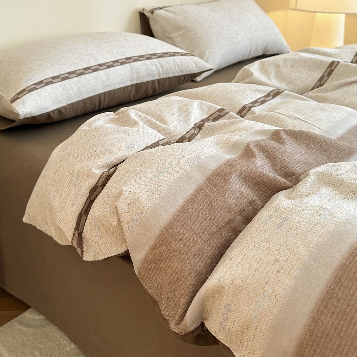 91家纺网 家纺一手货源 找家纺 捌月 2025新款A类数码印花北欧风全棉加厚磨毛四件套直播新品 卡米诺