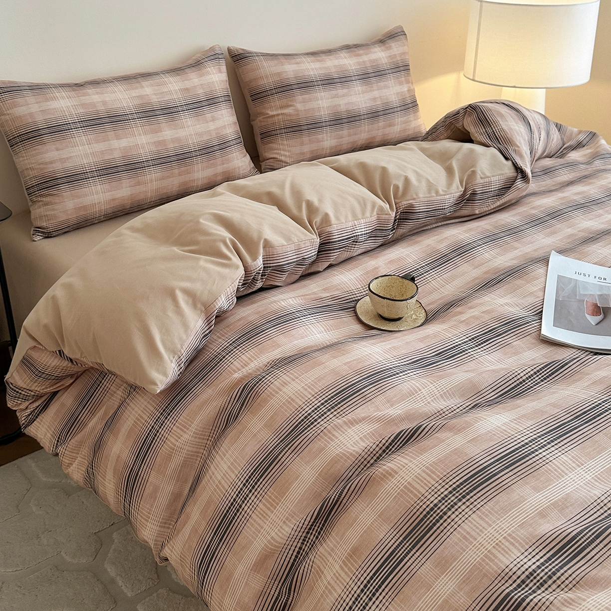 91家纺网 家纺一手货源 找家纺 捌月 2025新款A类数码印花北欧风全棉加厚磨毛四件套直播新品 摩卡