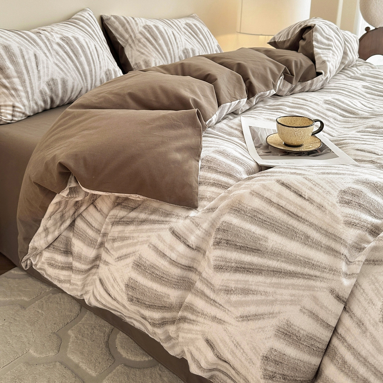 91家纺网 家纺一手货源 找家纺 捌月 2025新款A类数码印花北欧风全棉加厚磨毛四件套直播新品 莫奈