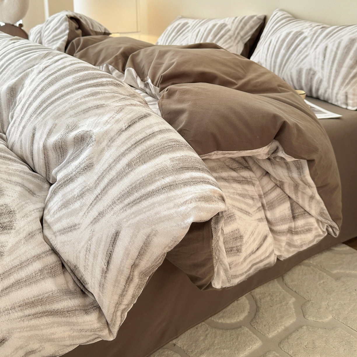 91家纺网 家纺一手货源 找家纺 捌月 2025新款A类数码印花北欧风全棉加厚磨毛四件套直播新品 莫奈