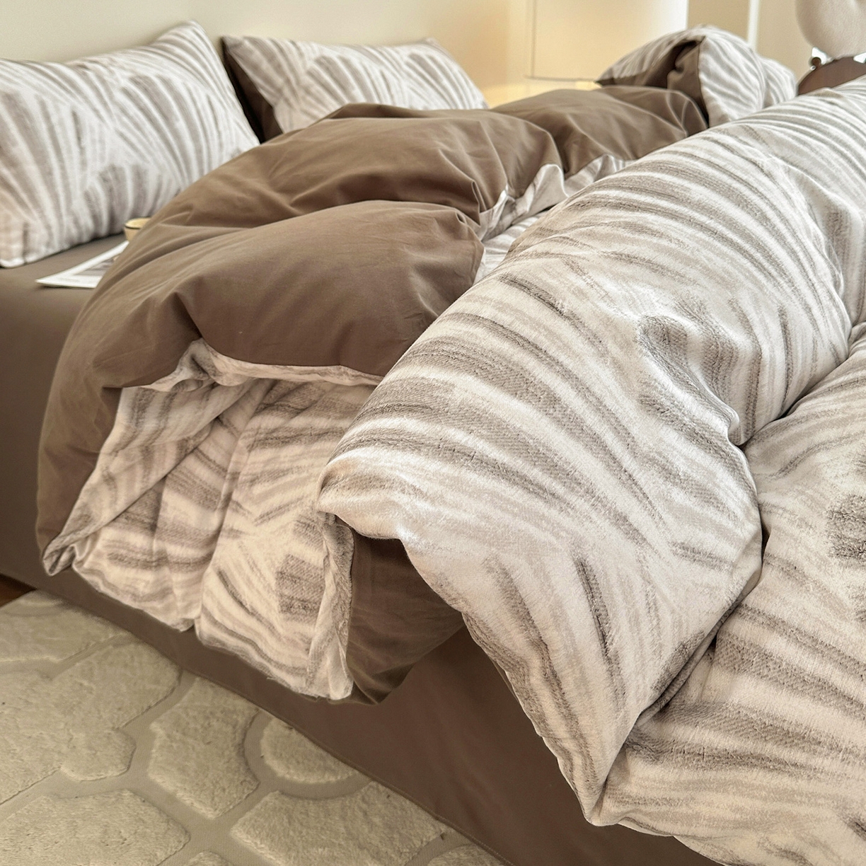 91家纺网 家纺一手货源 找家纺 捌月 2025新款A类数码印花北欧风全棉加厚磨毛四件套直播新品 莫奈