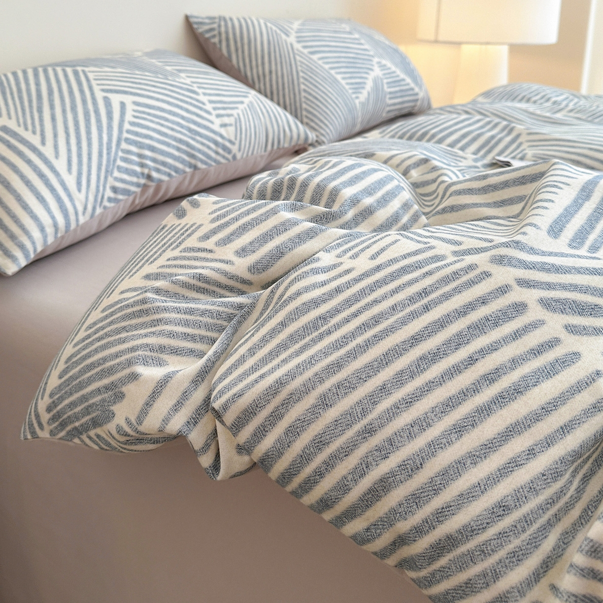 91家纺网 家纺一手货源 找家纺 捌月 2025新款A类数码印花北欧风全棉加厚磨毛四件套直播新品 纳纹