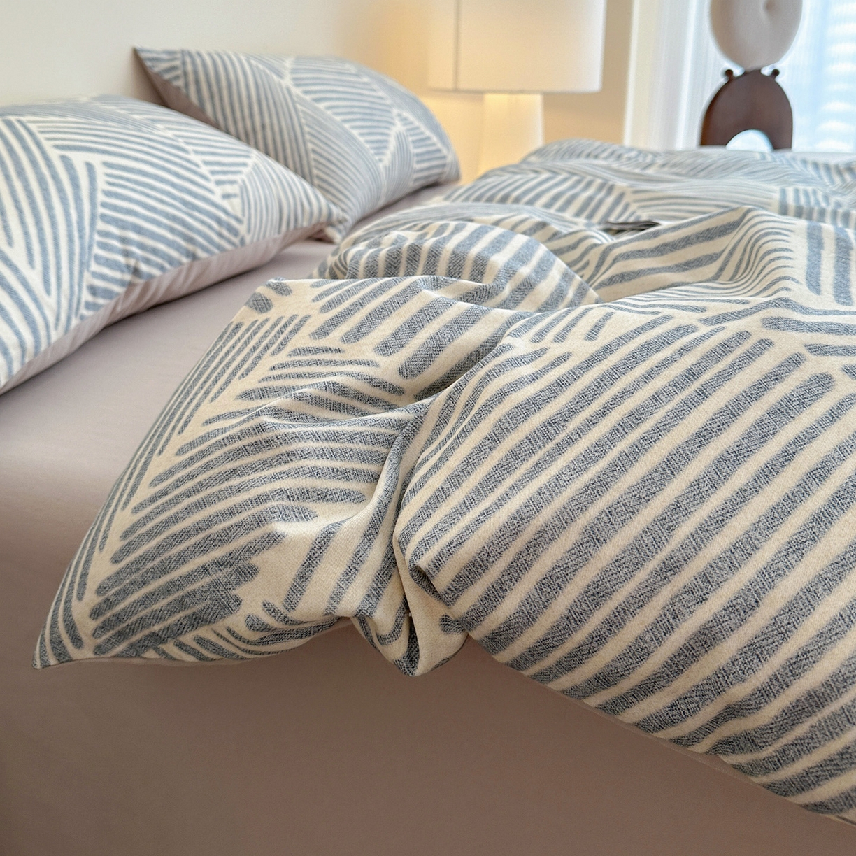 91家纺网 家纺一手货源 找家纺 捌月 2025新款A类数码印花北欧风全棉加厚磨毛四件套直播新品 纳纹