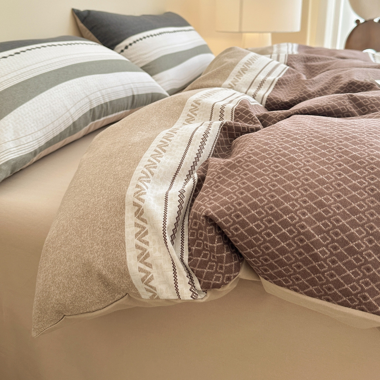 91家纺网 家纺一手货源 找家纺 （总）捌月 2025新款A类数码印花北欧风全棉加厚磨毛四件套直播新品