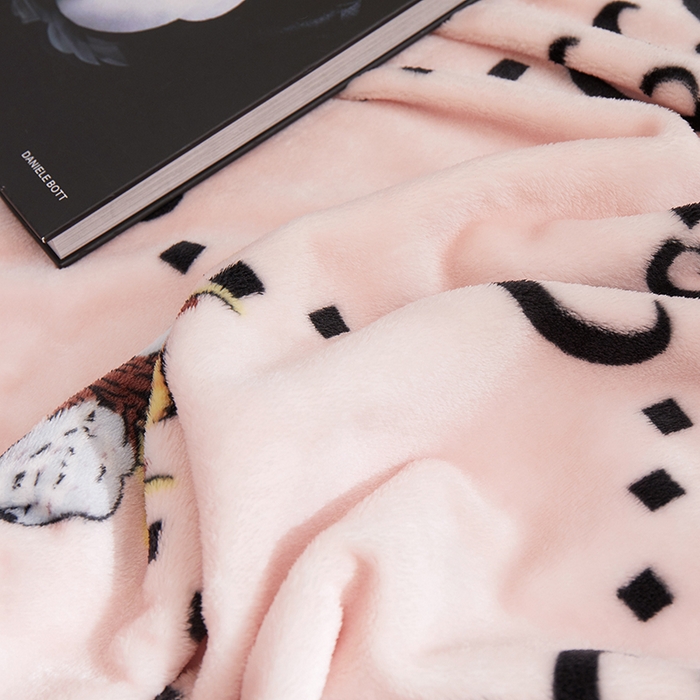 91家纺网 家纺一手货源 找家纺 楼兰公主 2025新款潮牌三角针贝壳绣盖毯毛毯系列 古里