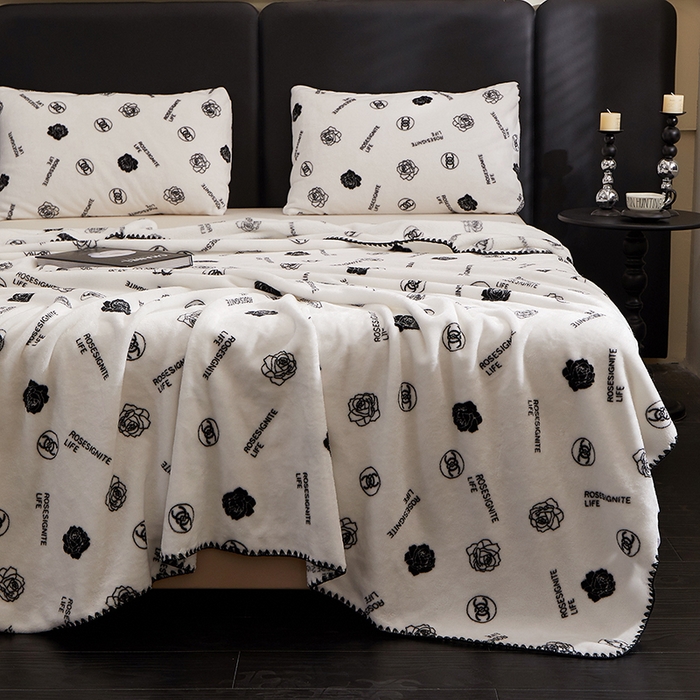 91家纺网 家纺一手货源 找家纺 楼兰公主 2025新款潮牌三角针贝壳绣盖毯毛毯系列 小香