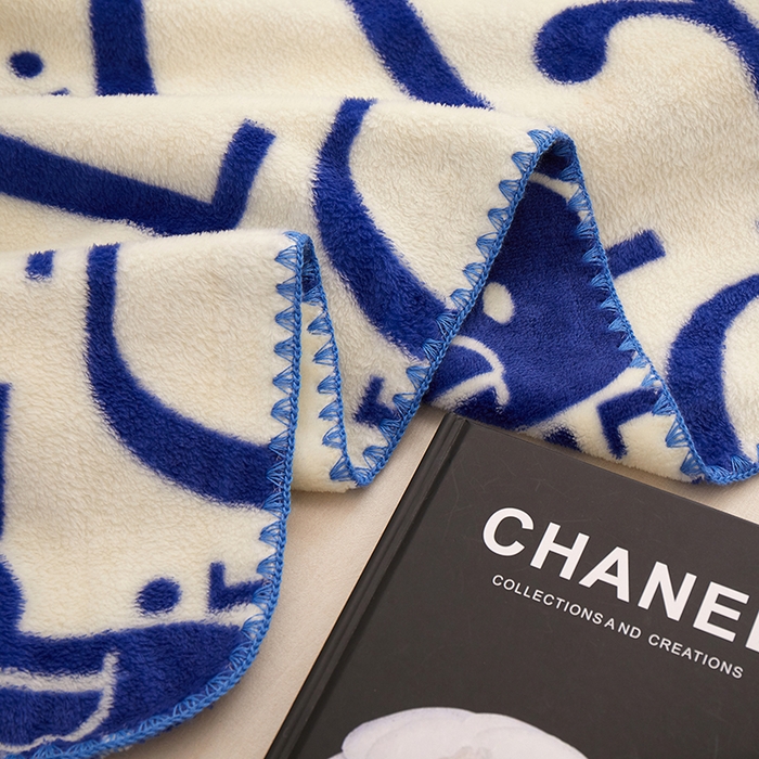 91家纺网 家纺一手货源 找家纺 楼兰公主 2025新款潮牌三角针贝壳绣盖毯毛毯系列 Dsir