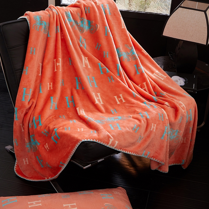 楼兰公主 2025新款潮牌三角针贝壳绣盖毯毛毯系列 字母骑士