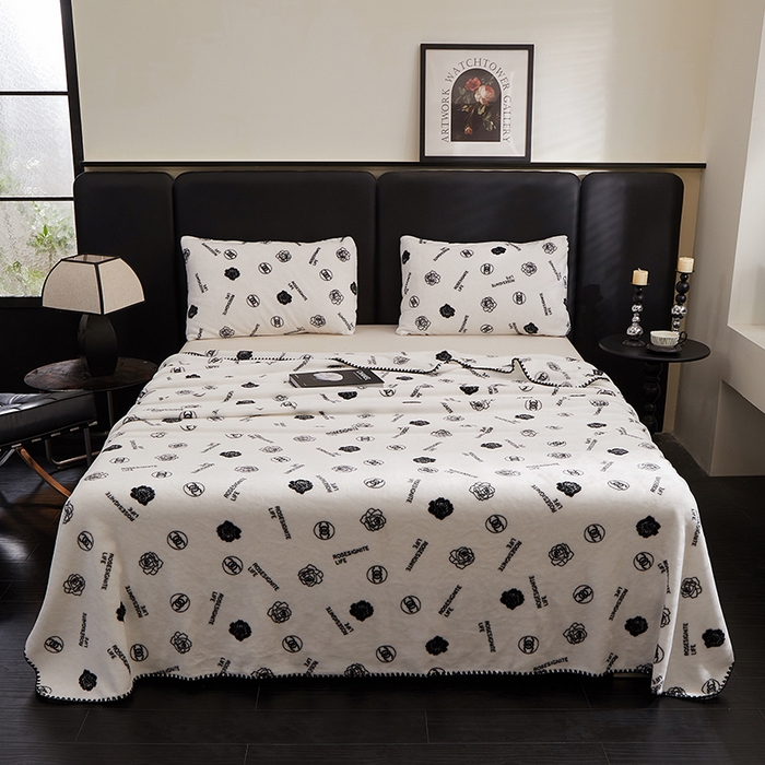 91家纺网 家纺一手货源 找家纺 楼兰公主 2025新款潮牌三角针贝壳绣盖毯毛毯系列 小香