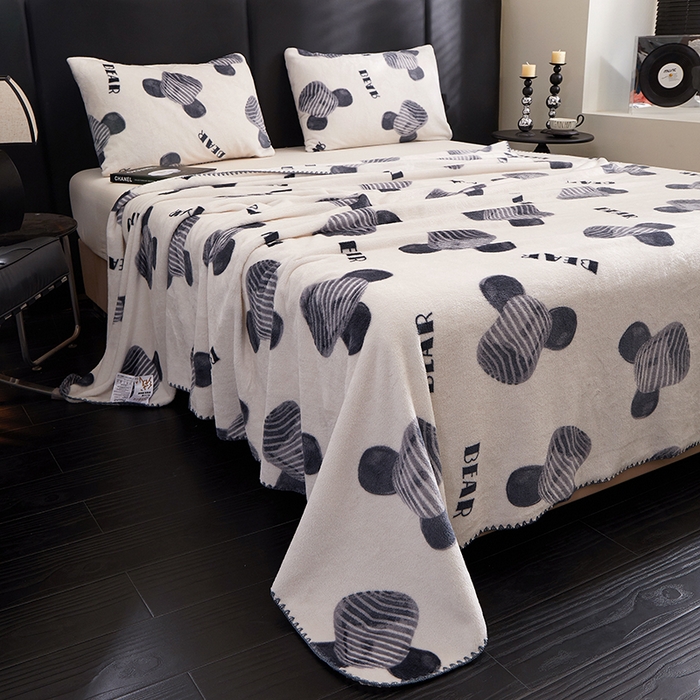 91家纺网 家纺一手货源 找家纺 楼兰公主 2025新款潮牌三角针贝壳绣盖毯毛毯系列 潮牌狗