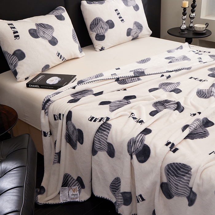 91家纺网 家纺一手货源 找家纺 楼兰公主 2025新款潮牌三角针贝壳绣盖毯毛毯系列 潮牌狗