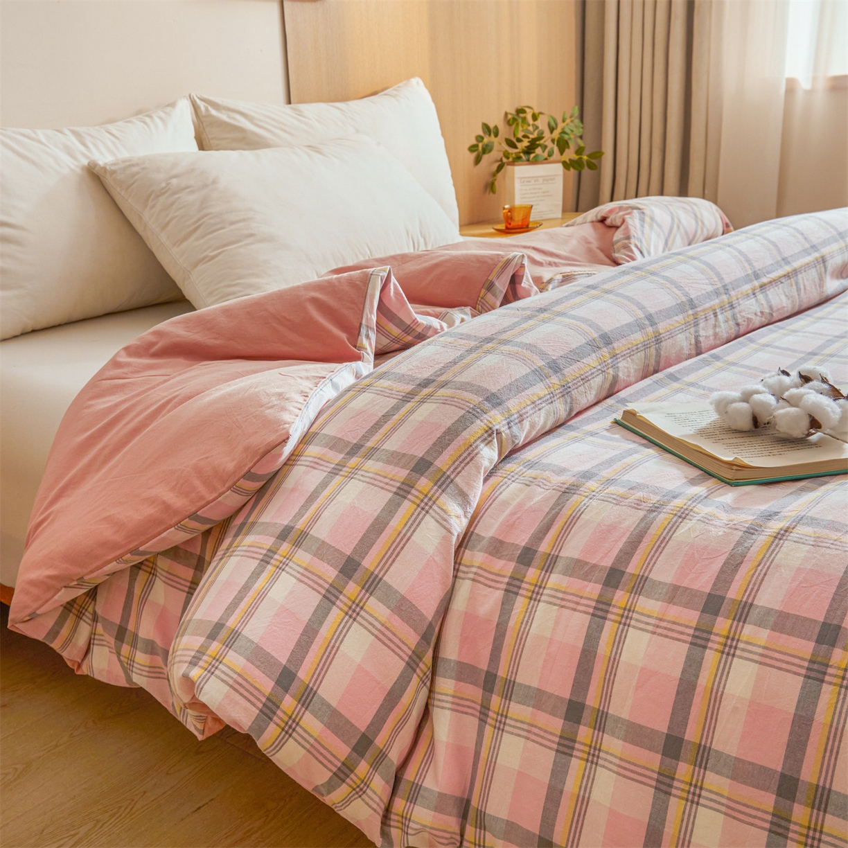 91家纺网 家纺一手货源 找家纺 梵蒂莎 2025新款可拆卸棉花被（场景1） 粉棕格笺