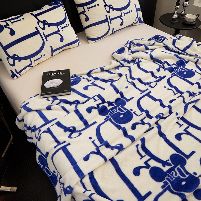 91家纺网 家纺一手货源 找家纺 楼兰公主 2025新款潮牌三角针贝壳绣盖毯毛毯系列 Dsir